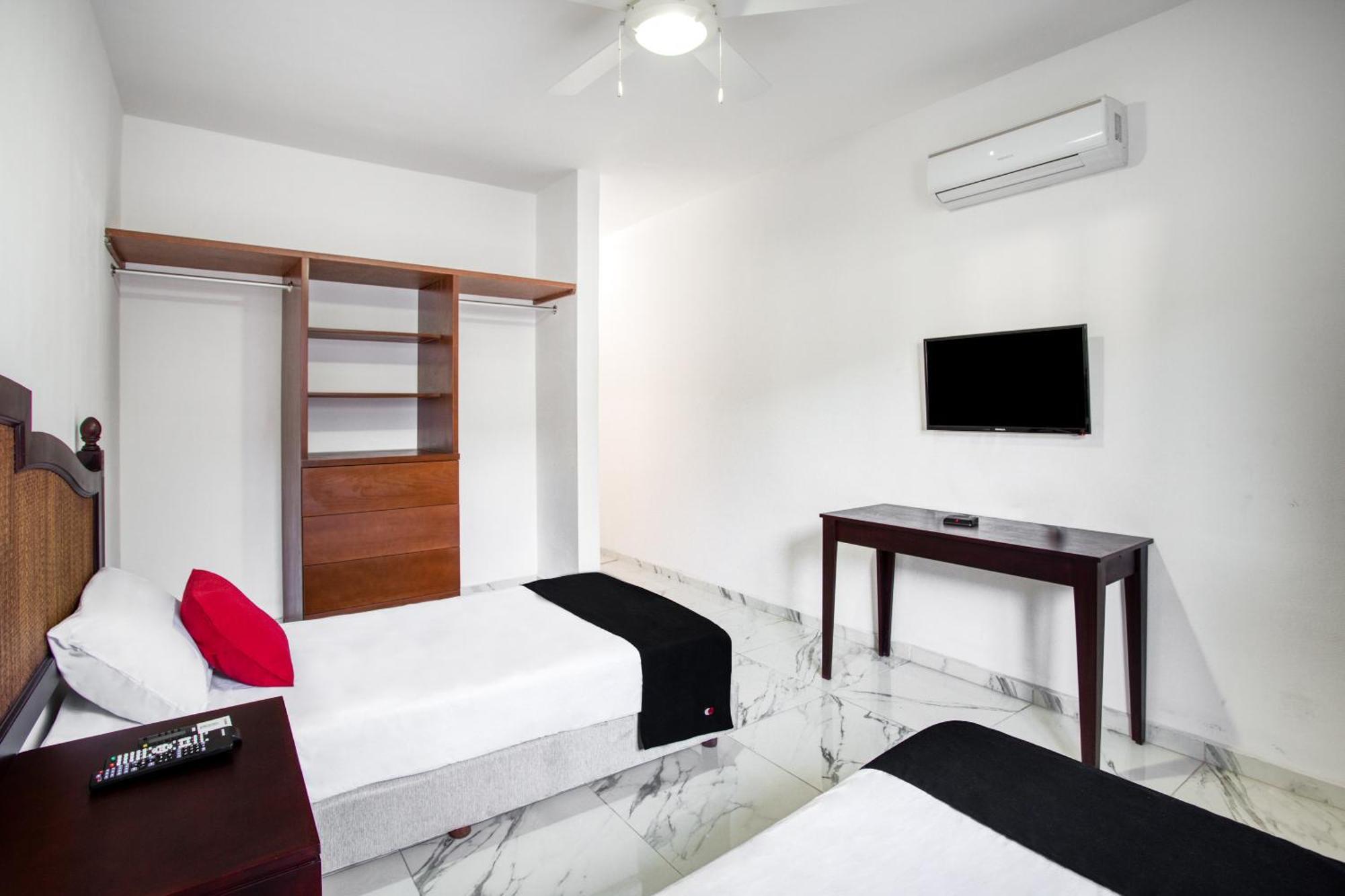 Capital O Hotel Yukon Playa del Carmen Exteriör bild